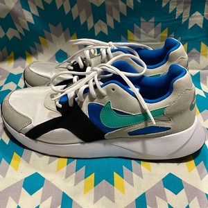 Gently Used-Nike Pantheos Mens Size 9